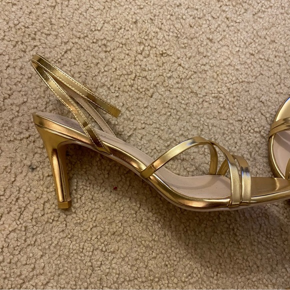 NWT Metallic heels - Picture 3 of 4